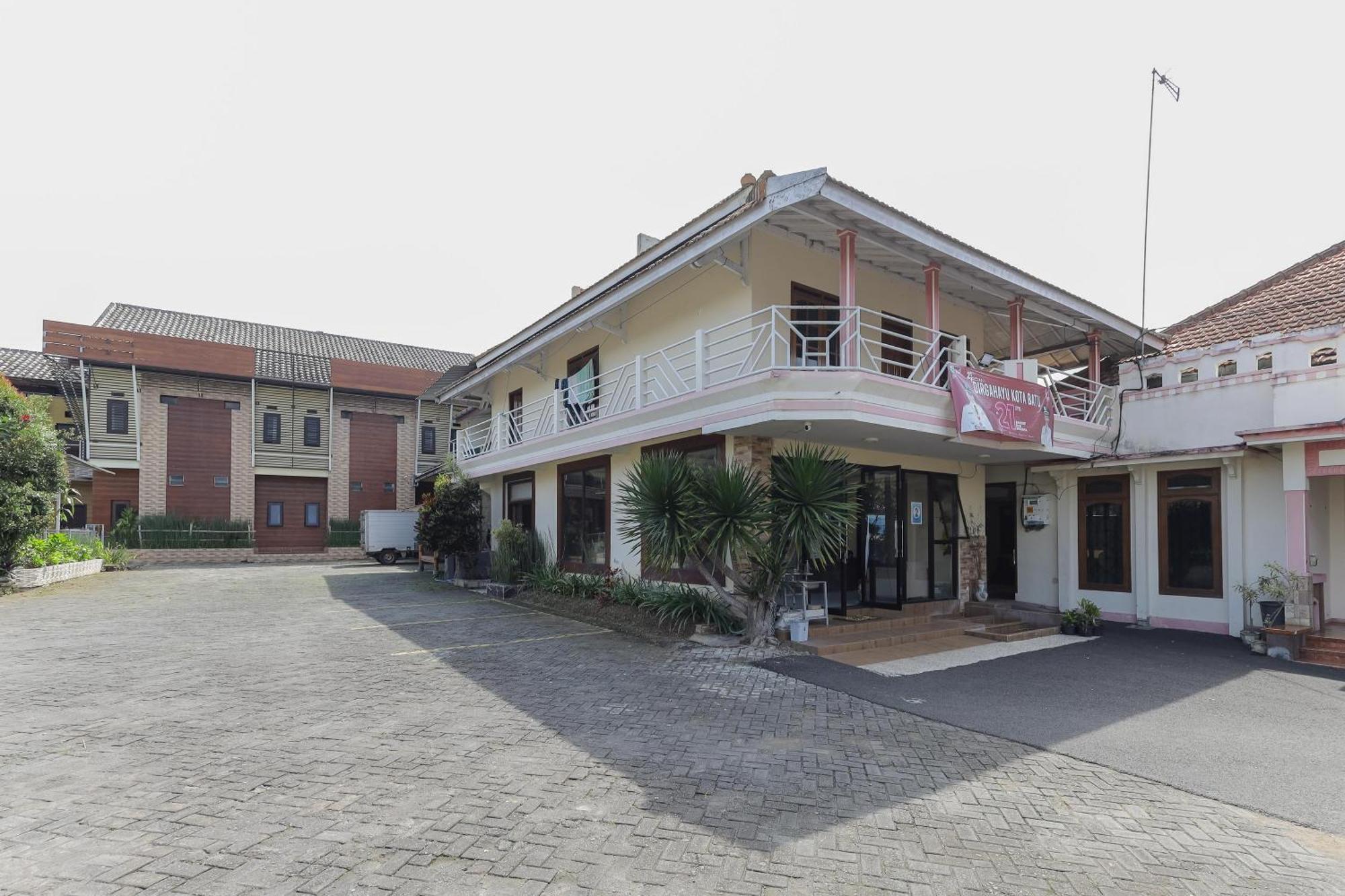 Oyo Bunga Matahari Guest House And Hotel Batu  Ngoại thất bức ảnh