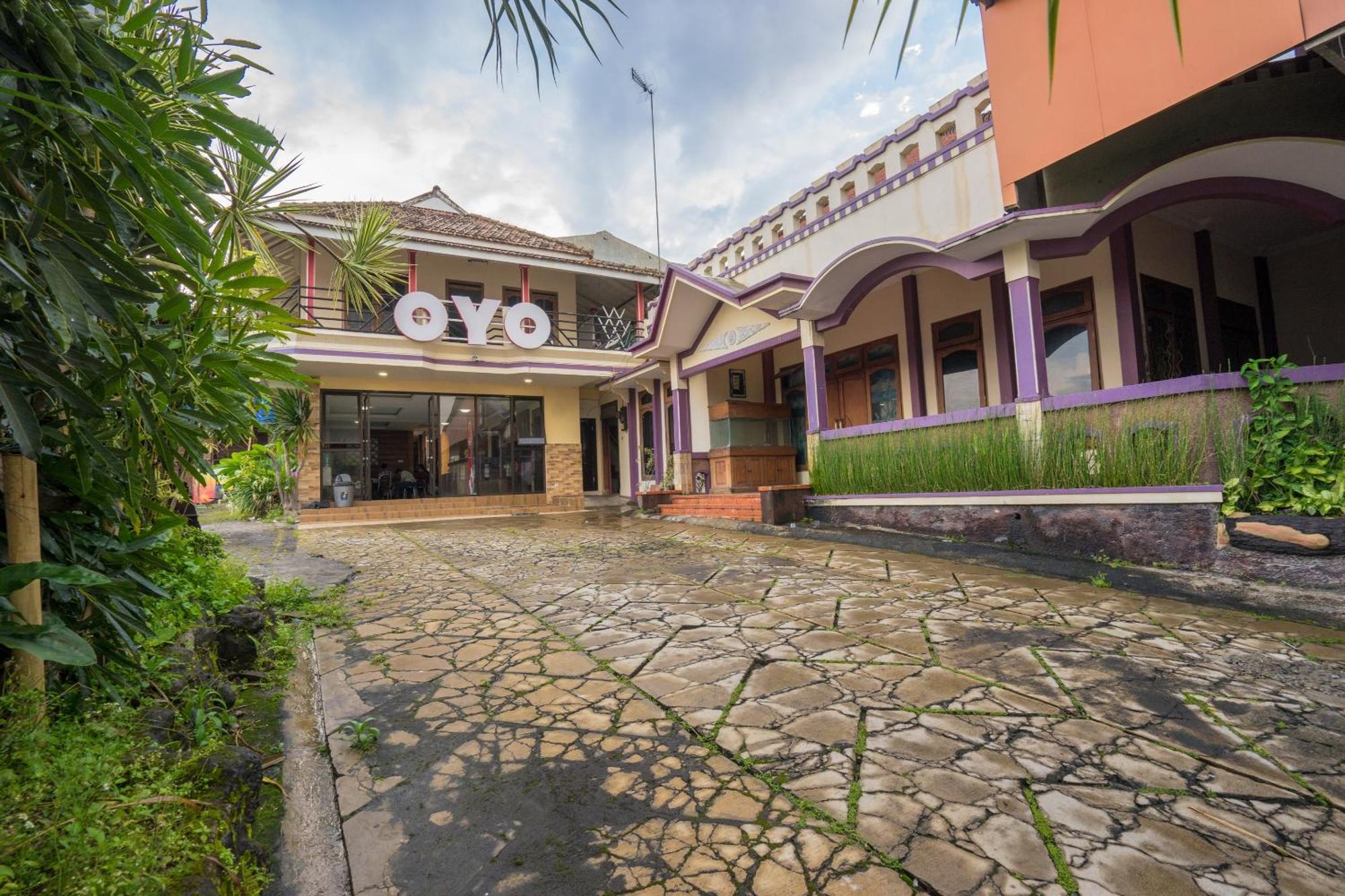 Oyo Bunga Matahari Guest House And Hotel Batu  Ngoại thất bức ảnh