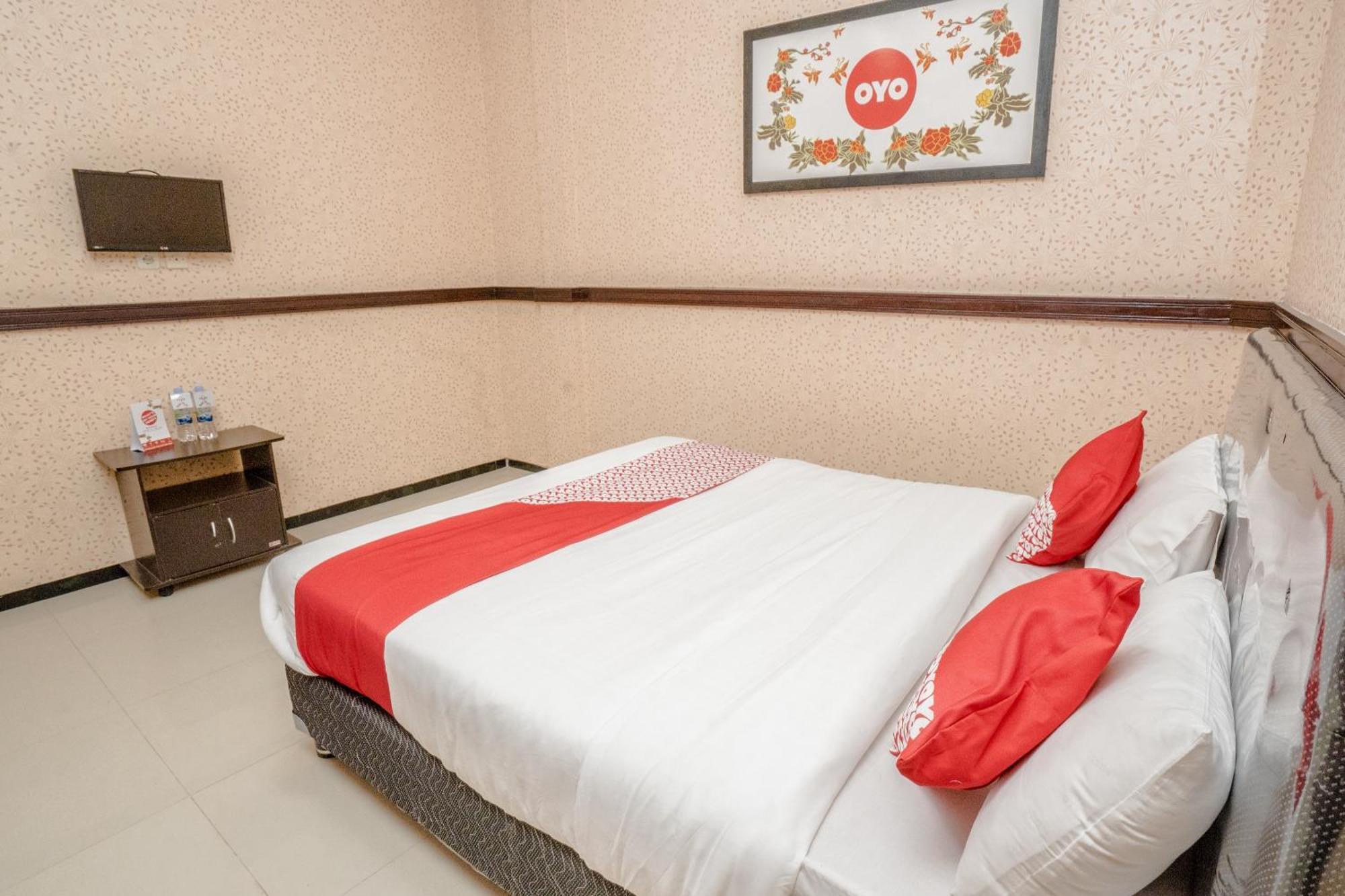 Oyo Bunga Matahari Guest House And Hotel Batu  Ngoại thất bức ảnh