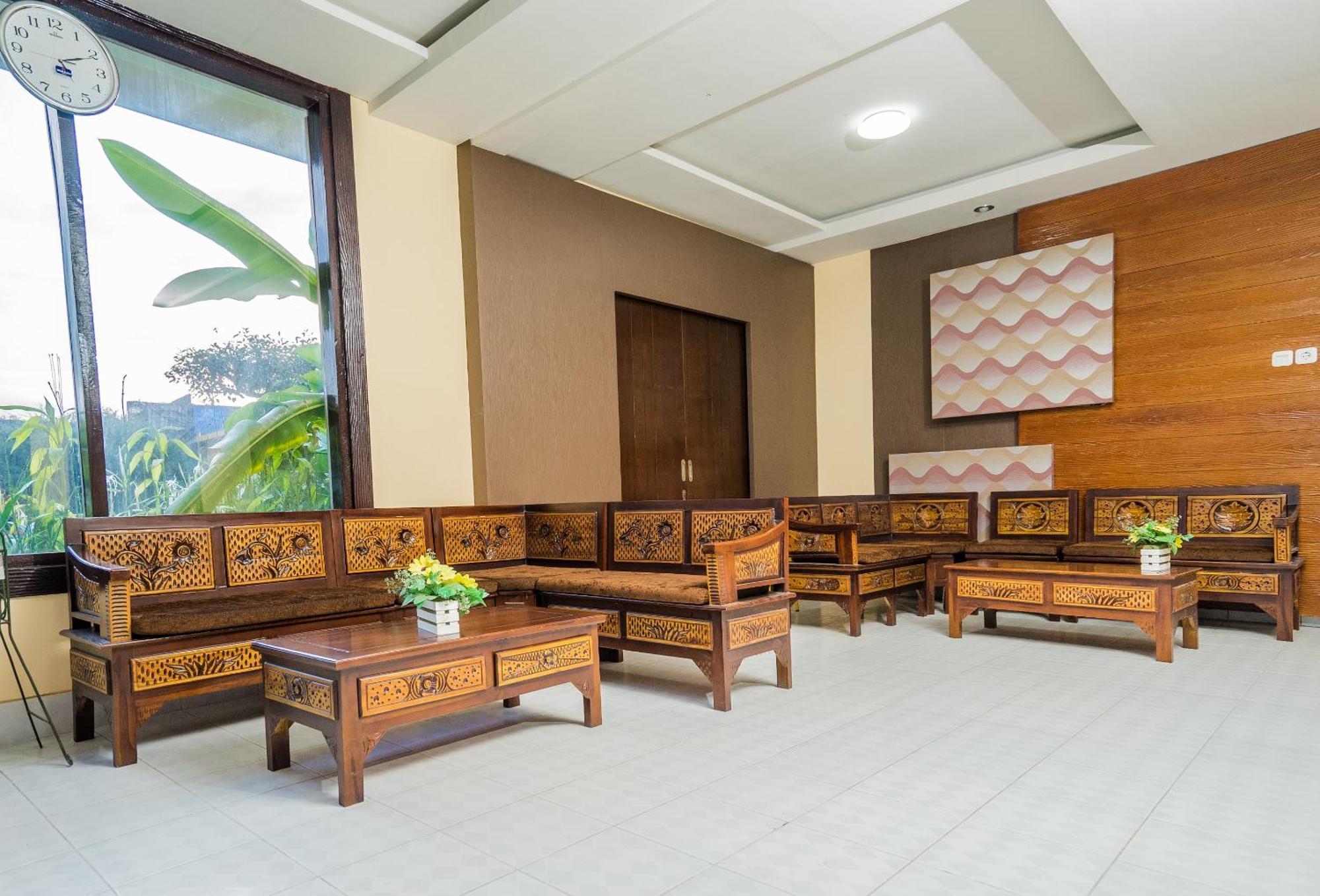 Oyo Bunga Matahari Guest House And Hotel Batu  Ngoại thất bức ảnh