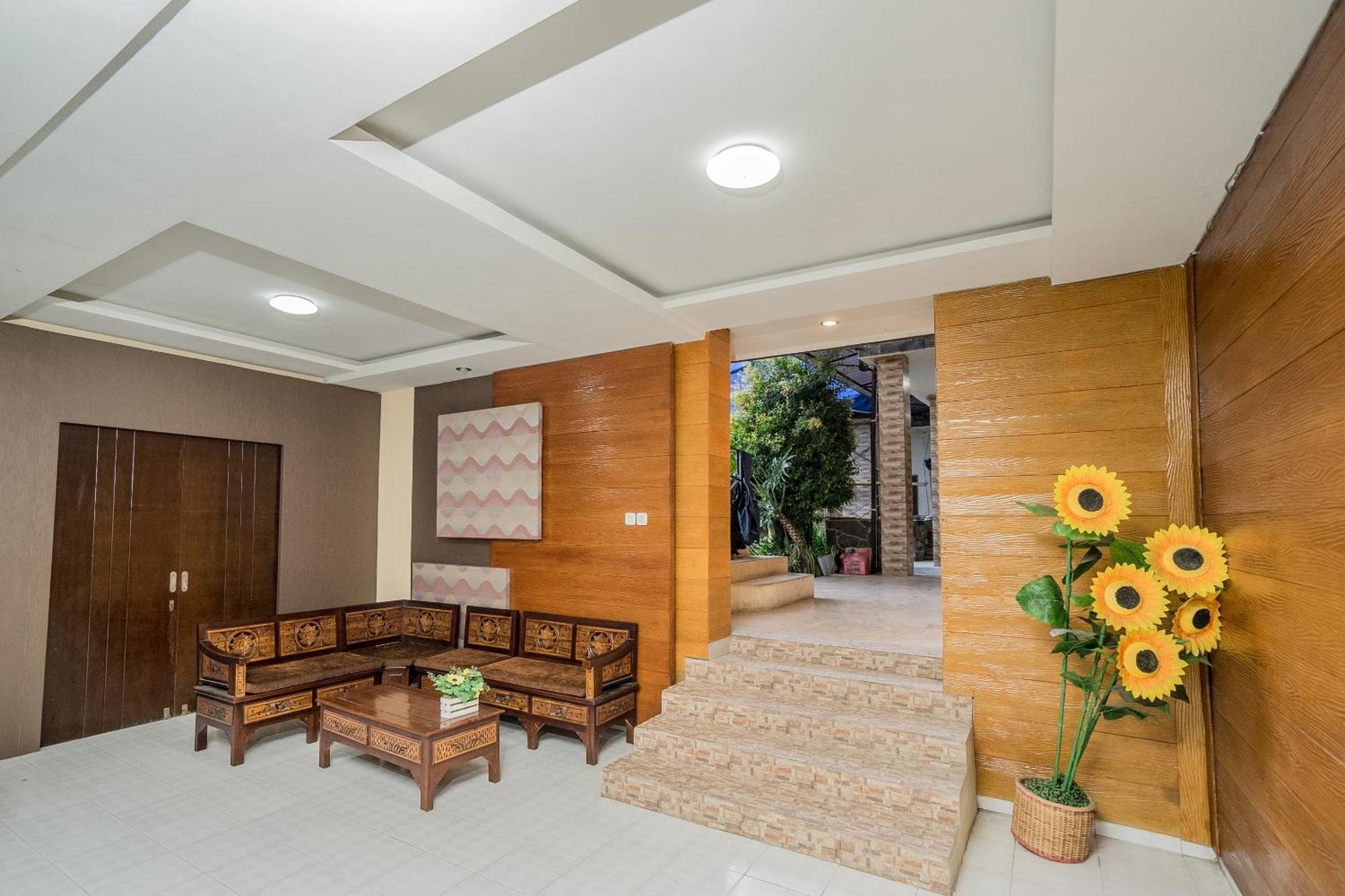 Oyo Bunga Matahari Guest House And Hotel Batu  Ngoại thất bức ảnh